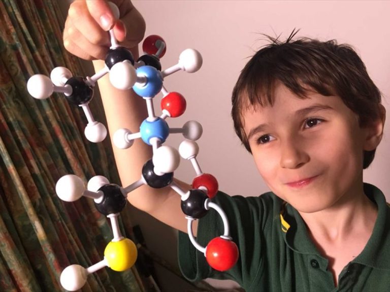 Öğretilebilir Anları Değerlendirmek: Görgü, Sosyal Beceriler ve Dil Gelişimi İçin Nazik Yönlendirmeler